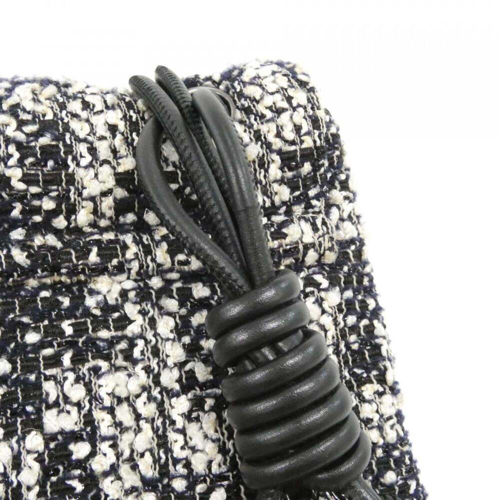 CHANEL Black Shoulder Bag - Picture 5 of 8